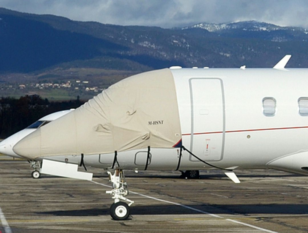 Challenger 300 Cockpit/Nose Cover